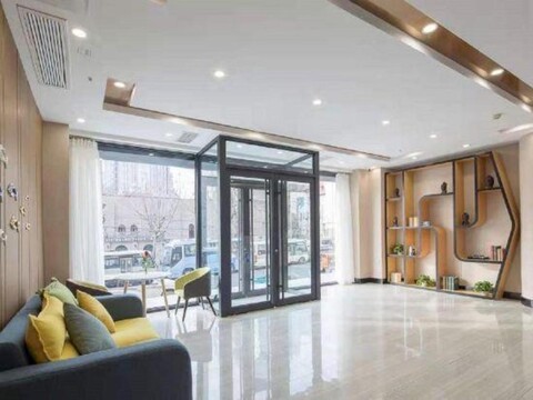 Zhanqiao Qinglan Hotel (Qingdao Railway Station Catholic Church Branch)