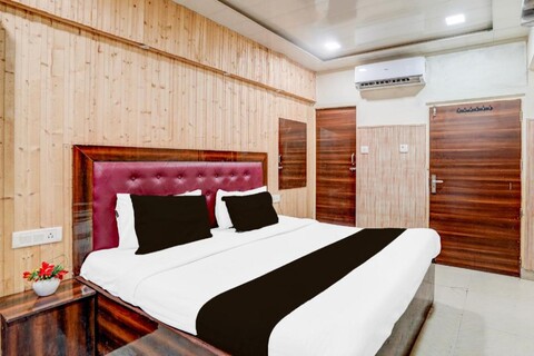 Super Collection O Tajganj West Gate Formerly Hotel Host