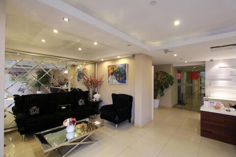 Yiju Hotel (Shanghai Caohejing Development Zone Subway Station Branch)