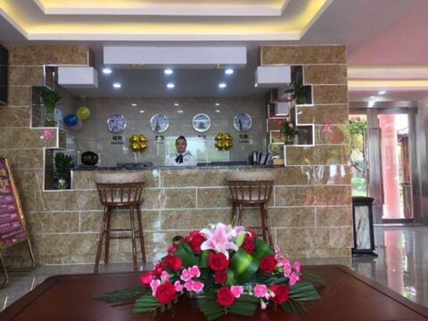 Labor Model Resort