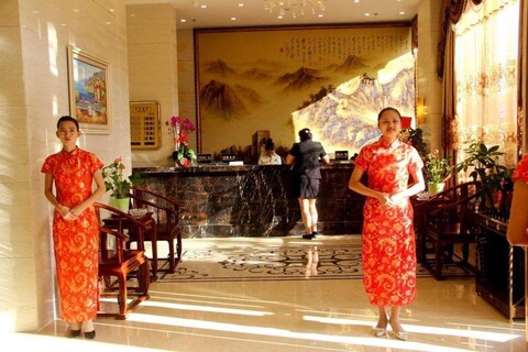Jiangnan Baoyue Business Hotel (Sea Travel Duty Free Eternal Love Store)