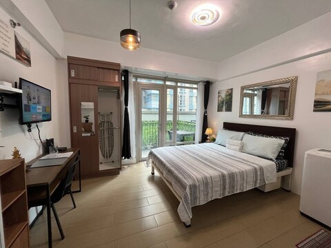 마빈스 바이 LVH, 150 뉴포트 불러바드