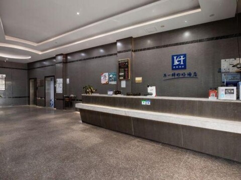 Chunjiu Holiday Hotel