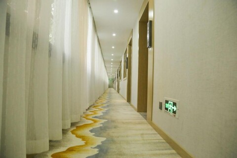 Qingmu Select Hotel (Nanjing Xinjiekou Zhangfuyuan Subway Station)