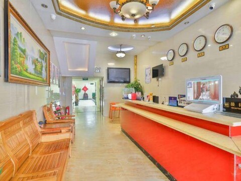 Huayi Hotel (Beijing Fengtai Railway Station)