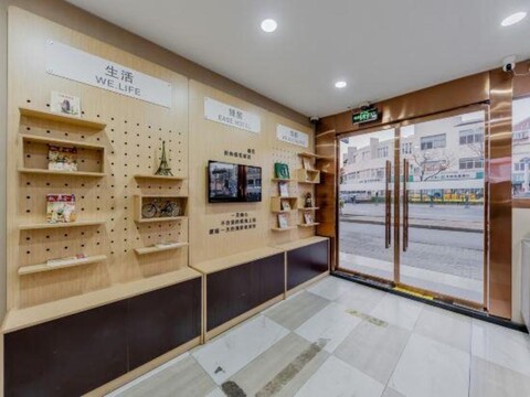 Homeinn Ease Hotel (Shanghai Qiantan Sanlin Subway Station)