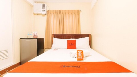 레드도어즈 니어 PNR 에스파나 스테이션