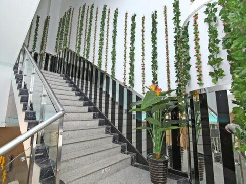 Yijia Business Hotel