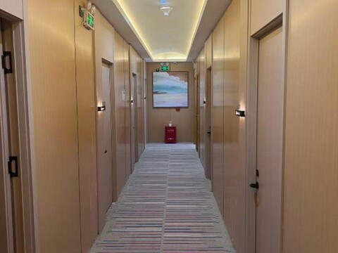 Huangxi Smart Hotel (Suzhou Bridge Beijing Foreign Studies University Branch)