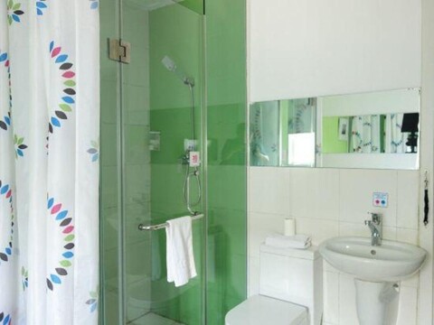 100 Inn (Small Shanghai pedestrian street)