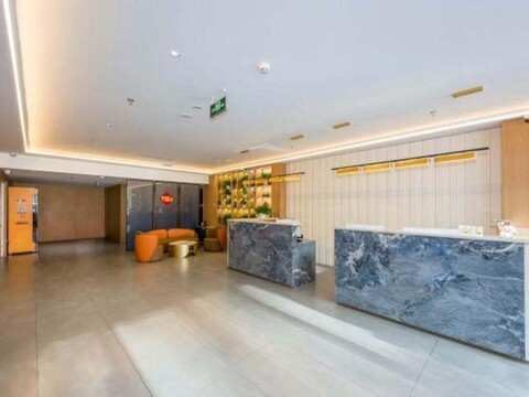 Super 8 Preferred Hotel (Beijing Jiaomen East Metro Station)