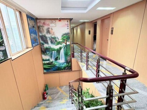 6 Plus 1 Fashion Hotel