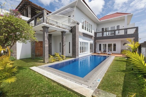 빌라 하카 짐바란 바이 나기사 발리