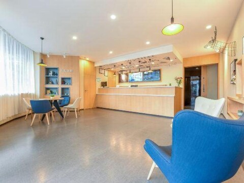 HanTing Hotel (Shanghai Xizang South Road Subway Station)