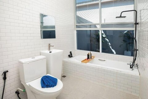 Best Time Pool Suites