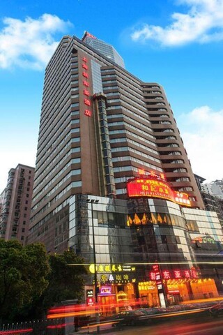 Waiting Qingju Hotel(Shanghai Stadium Xujiahui Station Branch)