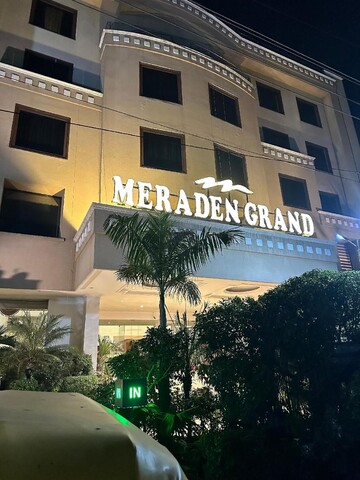 Hotel Meraden Grand Varanasi