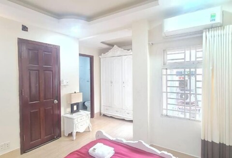 The Hogwarts - Bui Vien Street