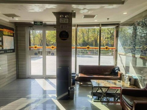 Super 8 (Beijing Life Garden International Hospital)