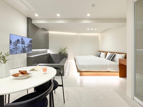 Stay Episode, Suwon Hwaseong Haenggung-dong Branch