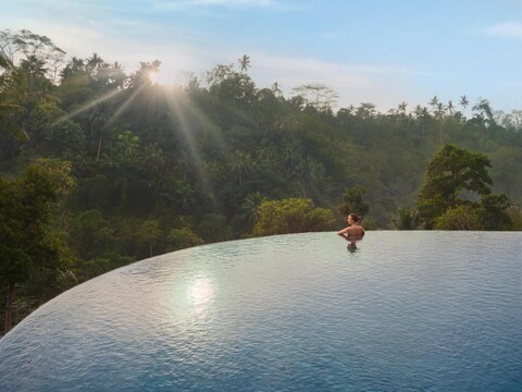 아디와나 알라스 하룸