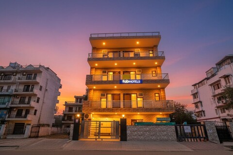 FabHotel Star Corporate Suite I