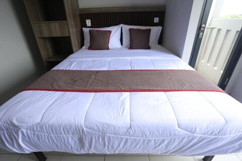 Hotel O Aurora Rooms @ Riverdale