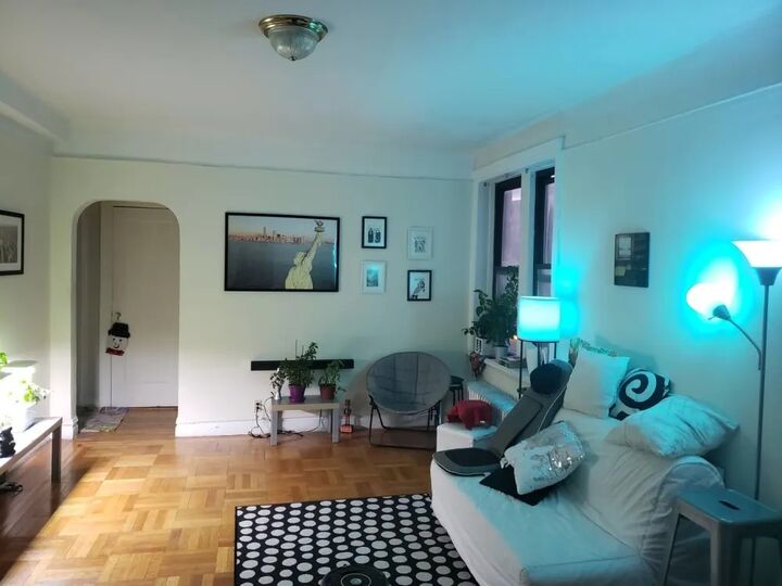 room detail thumbnail 2