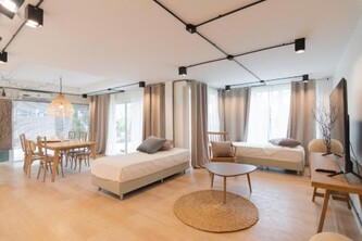 미니-미 허브스, 참 스위트 앤 풀 인 올드 시티