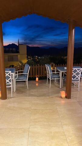 Eighth Wonders Hotel