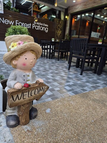 뉴 포레스트 파통 호텔, 파통 비치