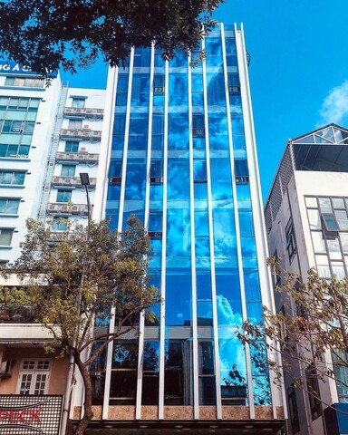 에스나이트 호텔 앤 도미 - 다낭 드래곤 브리지