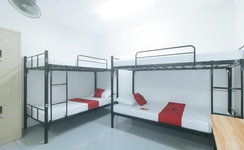 레드도어즈 앳 Qhouzz PUP 근처