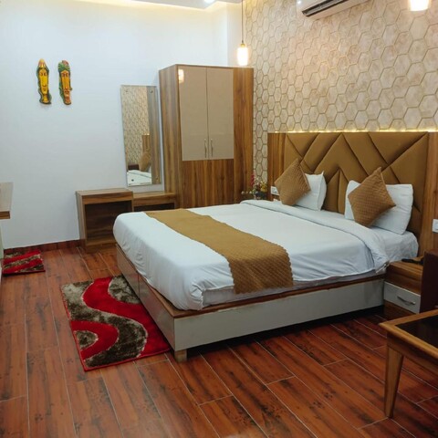 HOTEL STRAWBERRY