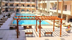 Luxury Studio Pool & Free Private Beach, Close to Airport