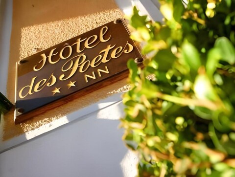 Hotel Des Poetes avec parking sur reservation