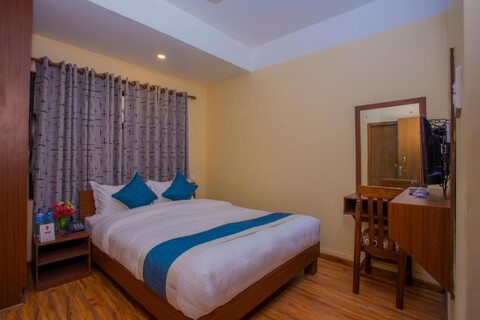 오요 273 호텔 라라 팰리스