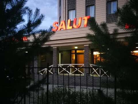 Salut Hotel