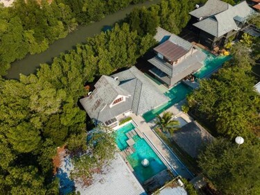 RealRare Resort