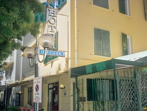 Hotel Bristol