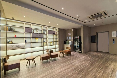 Home Inn Huayi Selected Hotel (Shanghai National Convention and Exhibition Center Jiayi Road Branch)