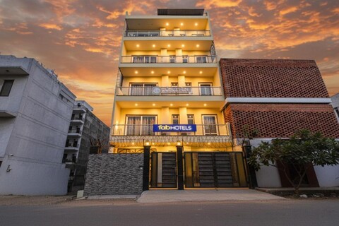 FabHotel Ostan Stayz