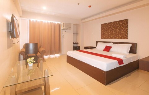 레드도어즈 앳 레지나 호멧 J 빅터