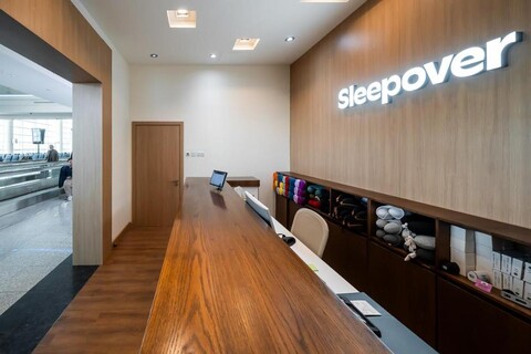 슬립오버 터미널 1, 콘코스 D – 구 슬립 앤 플라이