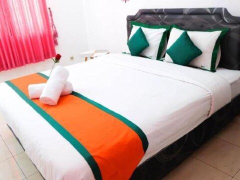 Simply Homy Guest House Gembiraloka