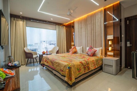 Tripli Hotels Evara Inn