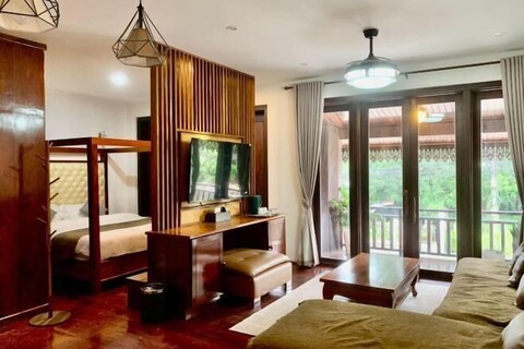 Happy Hour Boutique​ Hotel