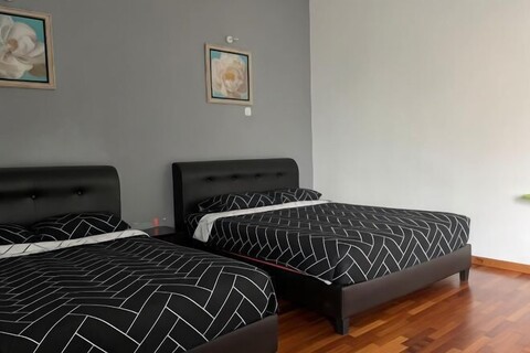 Shamrock Beach Villa Penang No19 Sleeps 22