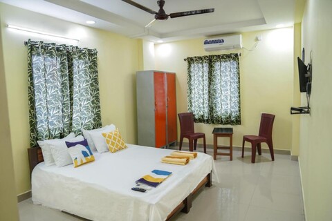 Hotel Yellow Bells