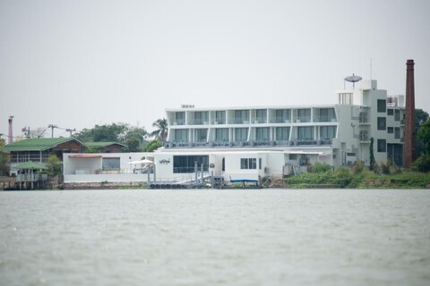 River View Pathum Hotel and Residence